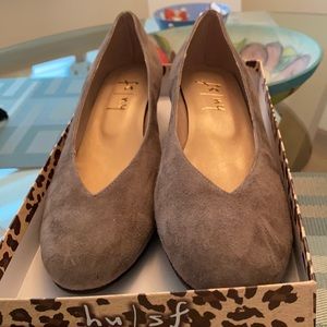 FSNY A low V-cut vamp FSNY's newest wedge.